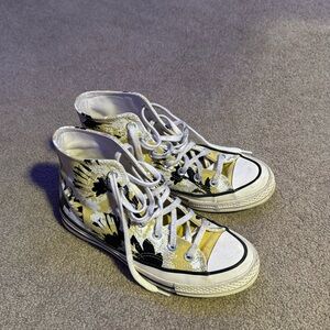 Yellow with flower design in good condition real converse size 7